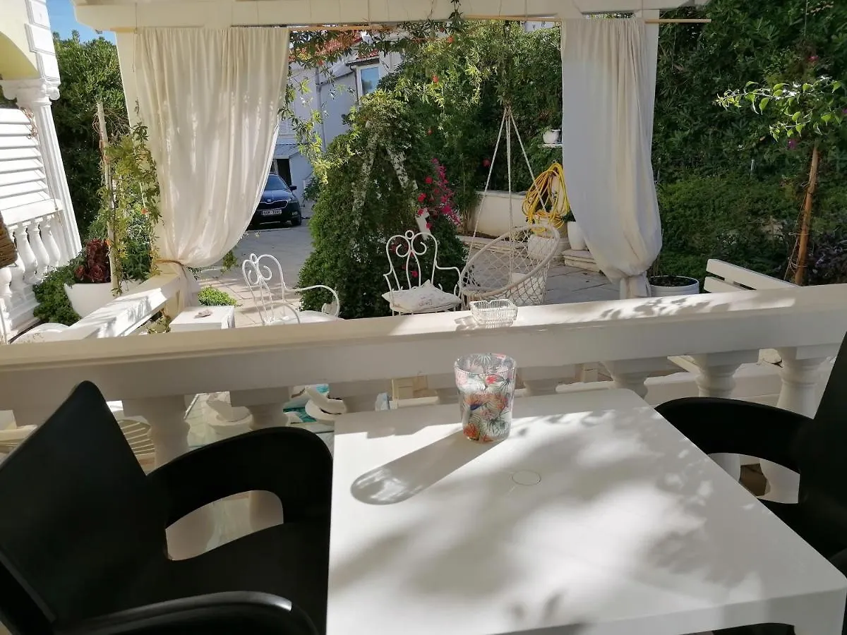 Studio Apartman Villa Juras Baska  0*, Baska (Krk) Croatia